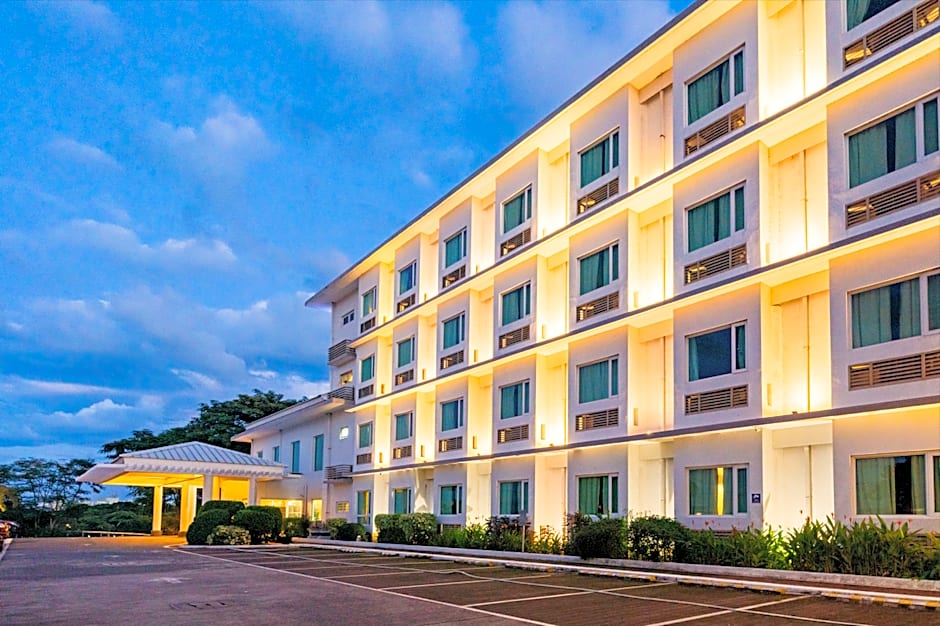 Microtel by Wyndham South Forbes near Nuvali