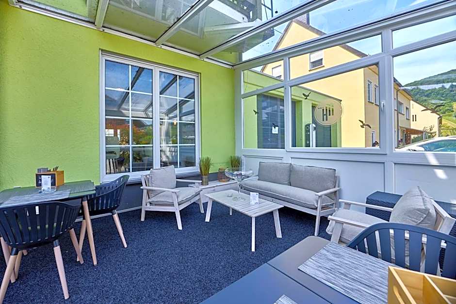 Moselhotel Weinhaus Simon `Sauna`Restaurant`ELadesäule