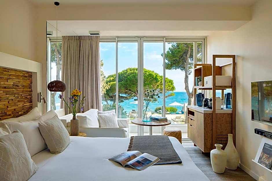 Photo 1 of 4 of Superior, Sea View
