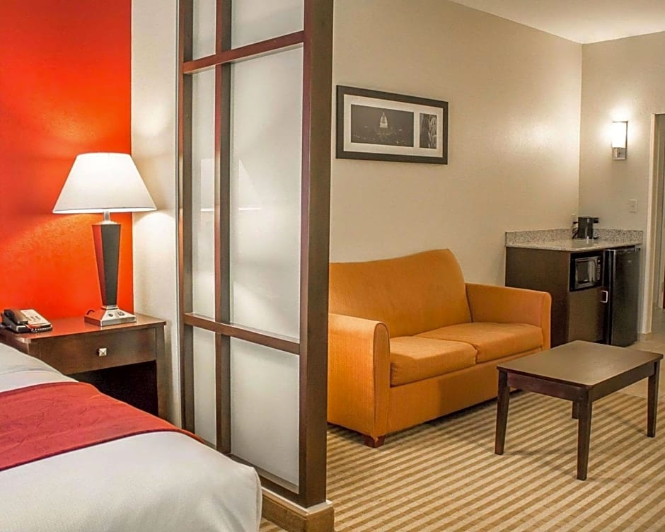 Comfort Suites East Broad at 270