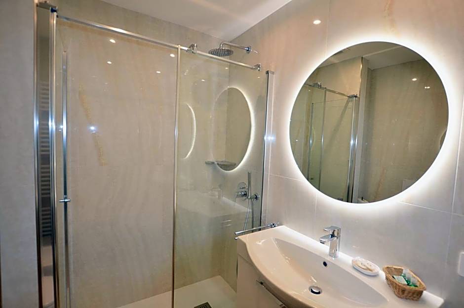 Villa Phoenix - Lake Apartments