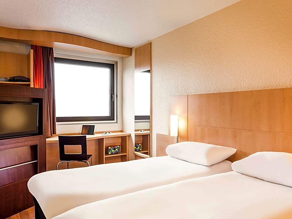 Photo 1 of 12 of Standard 2 Twin Beds