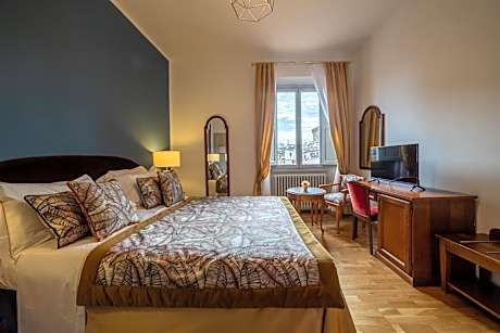 Deluxe Double or Twin Room with City View