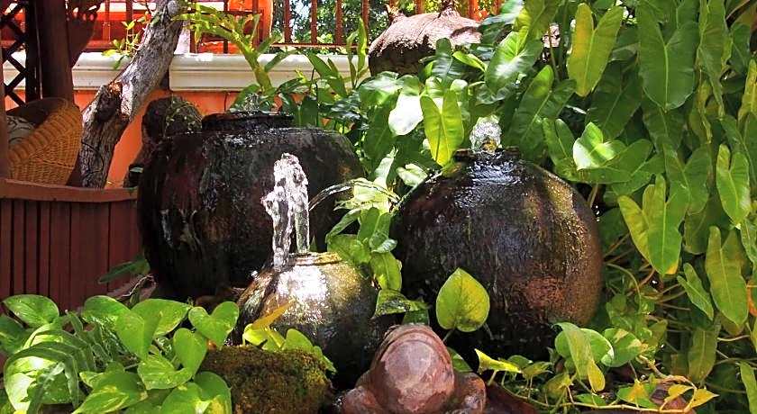 Harry's bungalow & Restaurant