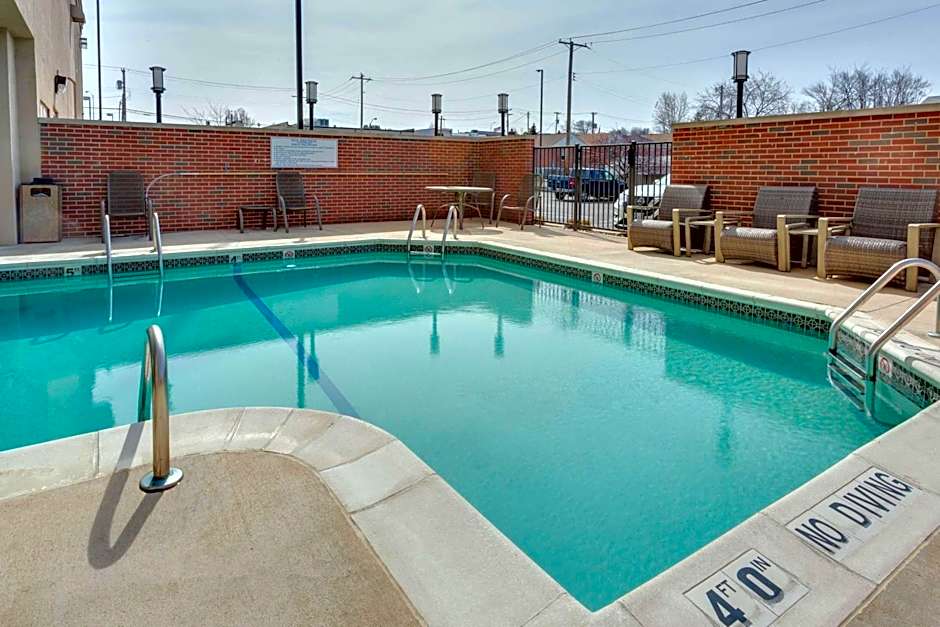 DRURY INN & SUITES NEAR FOREST PARK