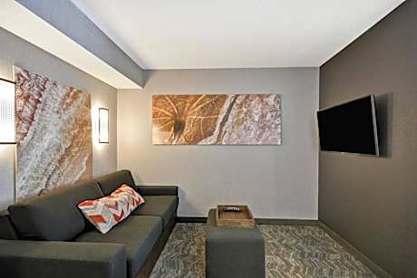 Queen Suite with Two Queen Beds - Non-Smoking