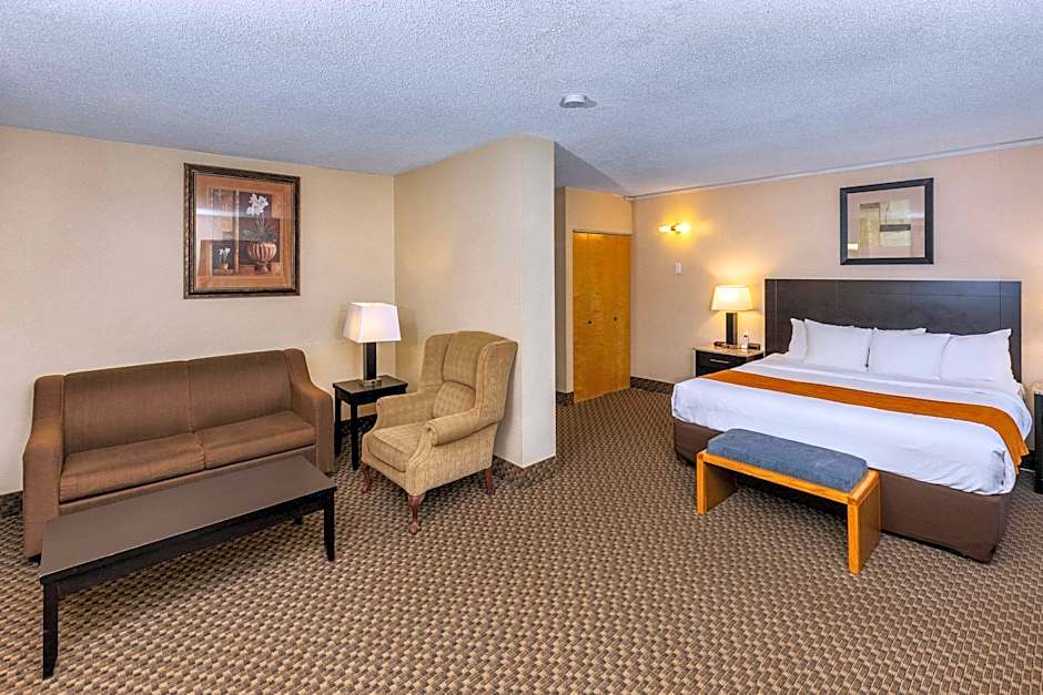 Photo 1 of 6 of Business 1 King Bed Suite