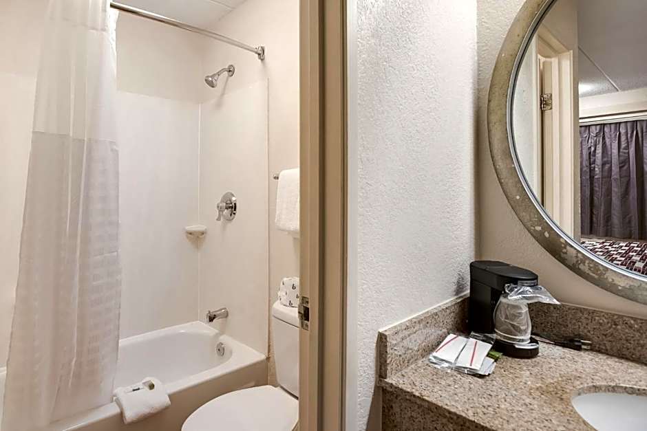 Red Roof Inn - Philadelphia Trevose