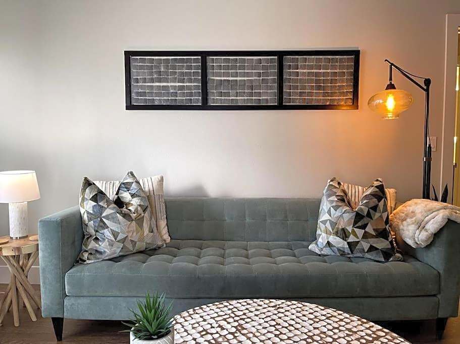 Cozy 2 Bedroom 2 Bathroom Condo with Pool, Gym, Spa