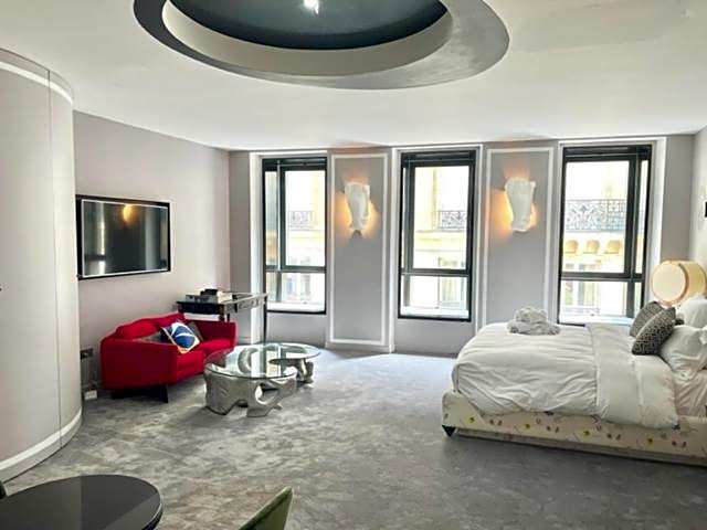 The place to be in Saint Germain des Près - Montana 2