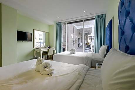 Deluxe Twin Room with City View - No Balcony