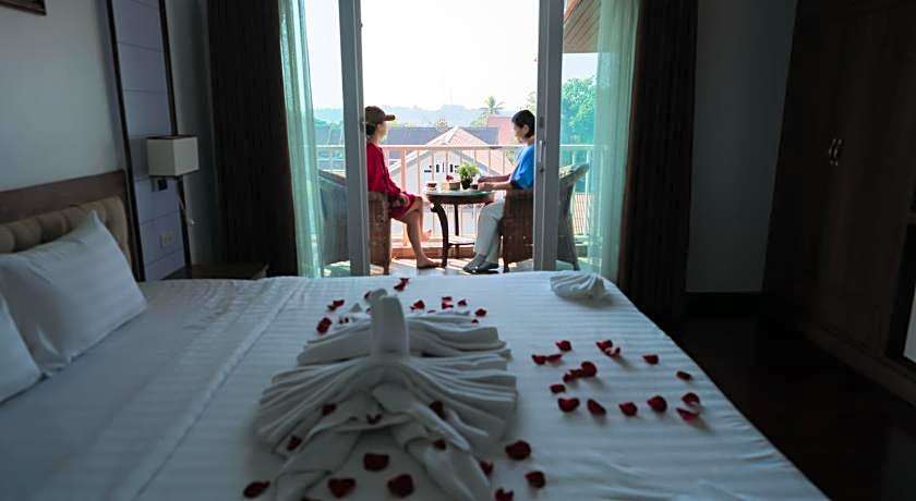 Ruby Riverside Hotel & Hostel