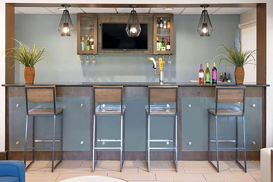 La Quinta Inn & Suites by Wyndham Lagrange / I-85