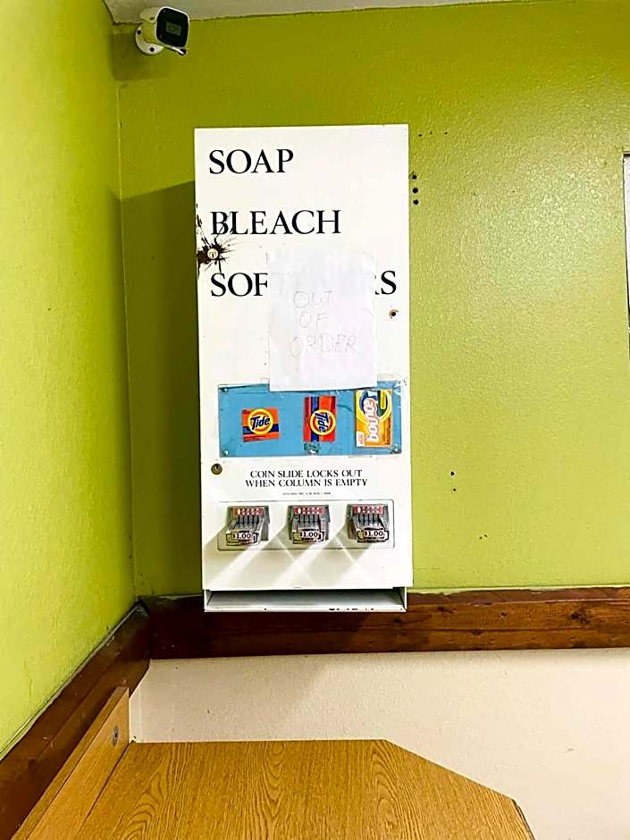 Travelodge by Wyndham Sellersburg / Louisville North