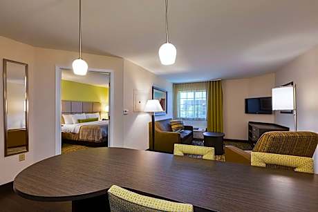1 Bedroom Suite Communications Accessible
