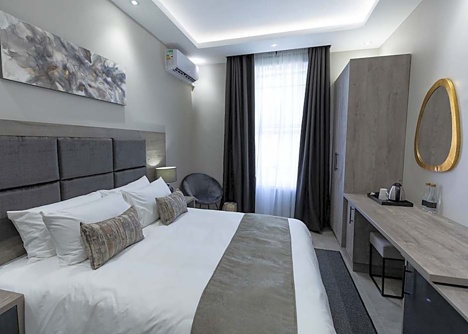 Luxe Suites Boutique Hotel