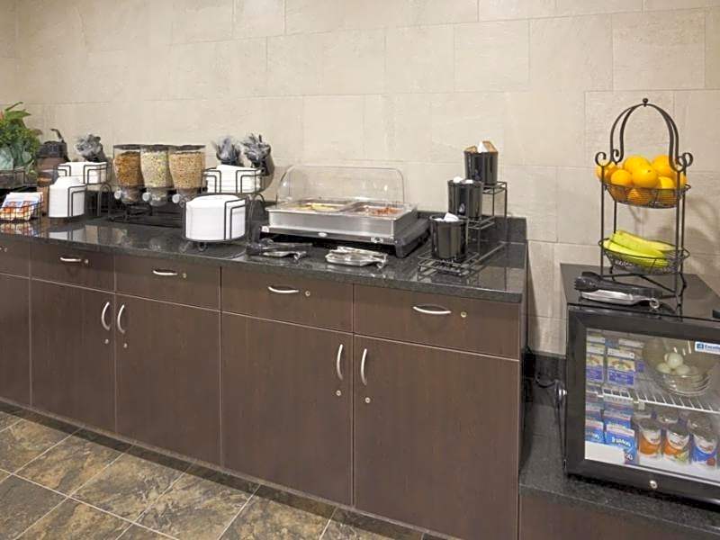 GrandStay Hotel & Suites Thief River Falls