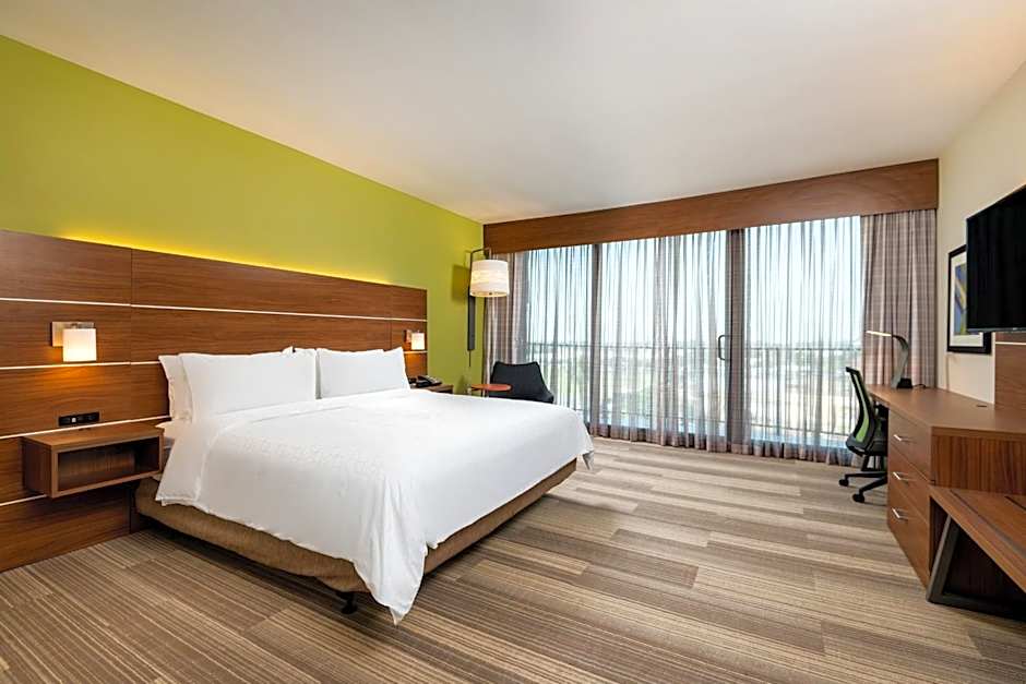 Holiday Inn Express & Suites Santa Ana - Orange County By IHG