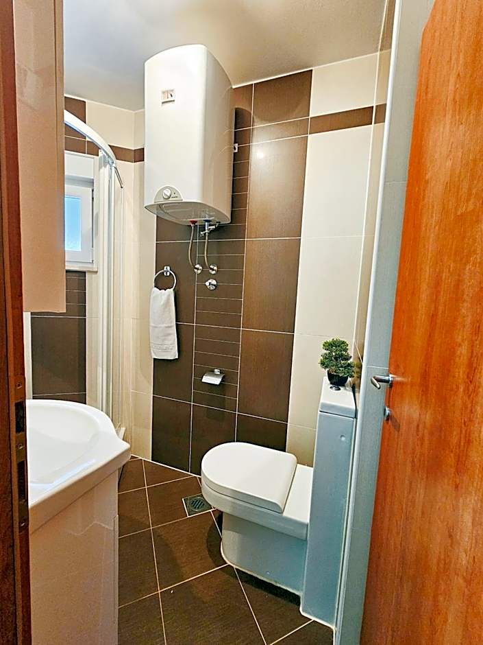 Apartment Mirna, 2-bedroom Apartment, Overlooking the Beach