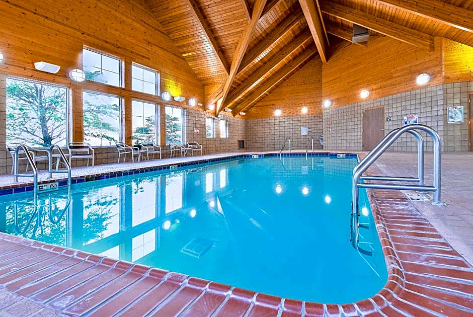 AmericInn by Wyndham Monmouth