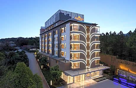 Hawthorn by Wyndham Honghe Mile Hot Spring