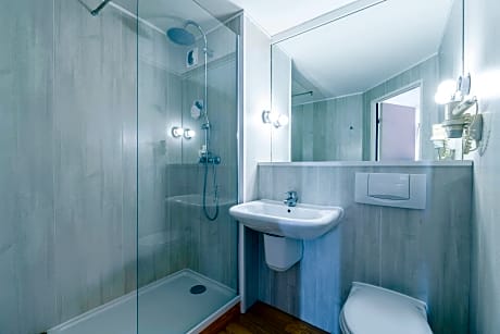 Trpl Fwhi Flat Desk Teac