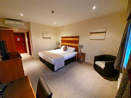 Standard Double Room with Ensuite Bathroom