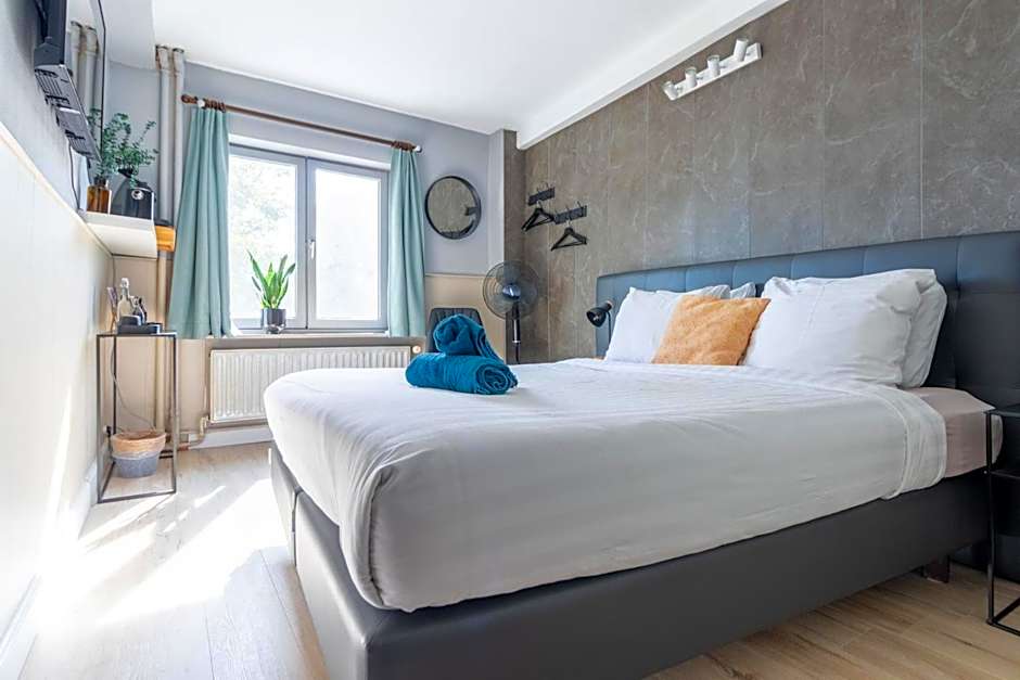 Hotel Entree - View of Canal Bruges