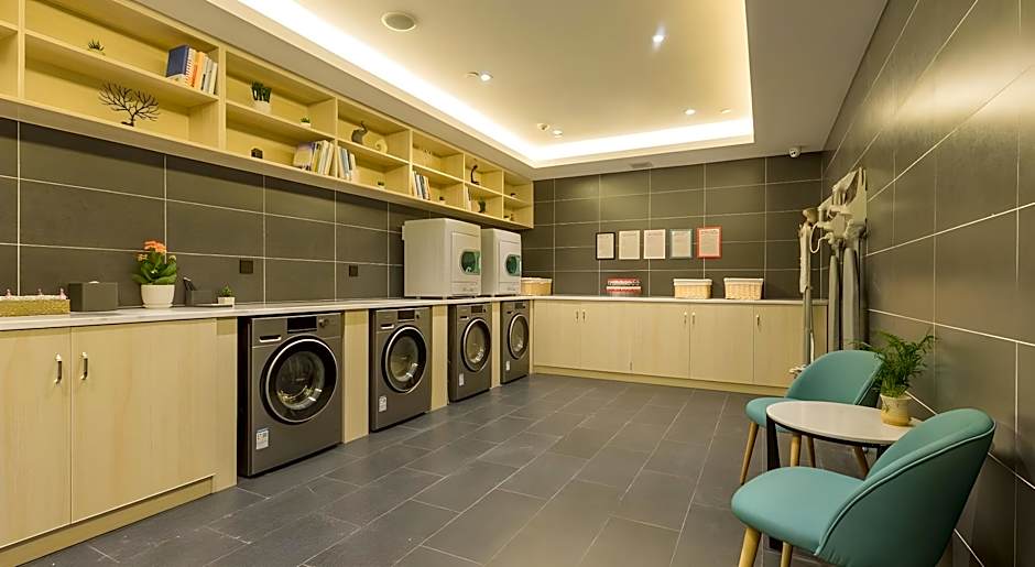 Atour Hotel Xi'an Gaoxin Jinye Road Branch                                                 