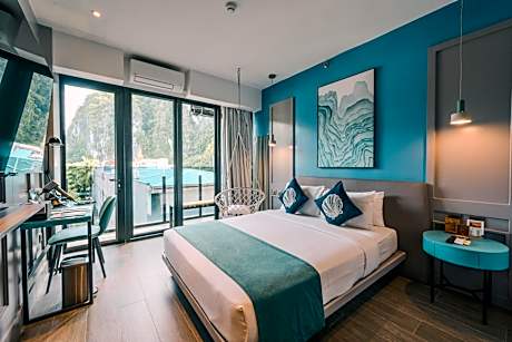 Deluxe Queen Room with Mountain View