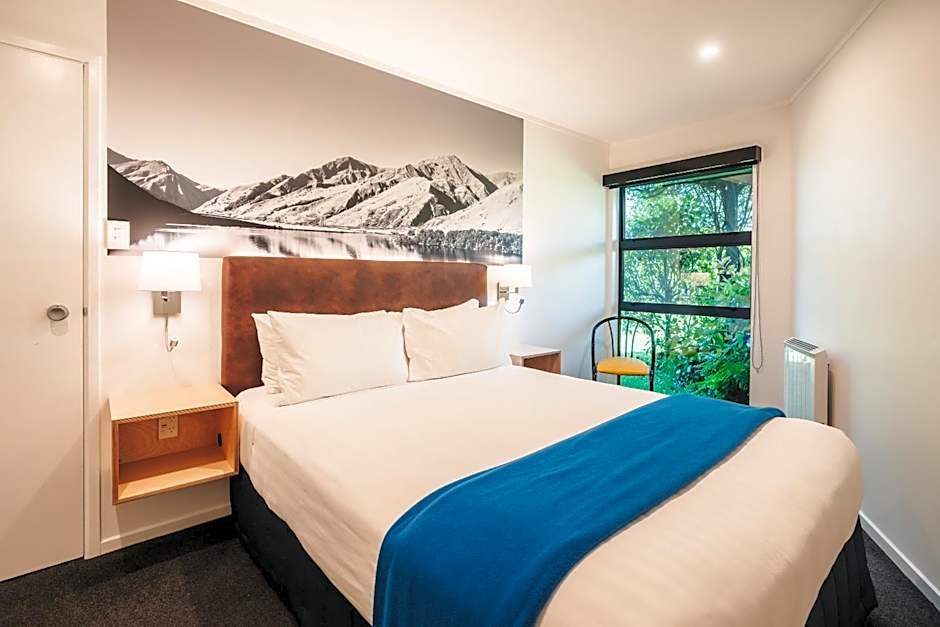 Blue Peaks Lodge