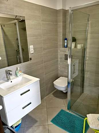 Quadruple Room with Private Bathroom