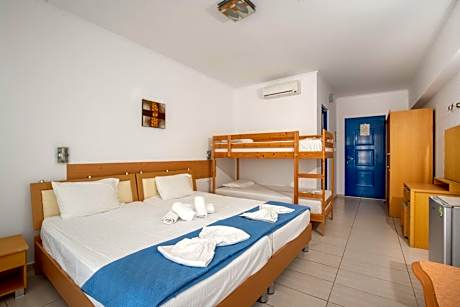 Family Room with Garden View