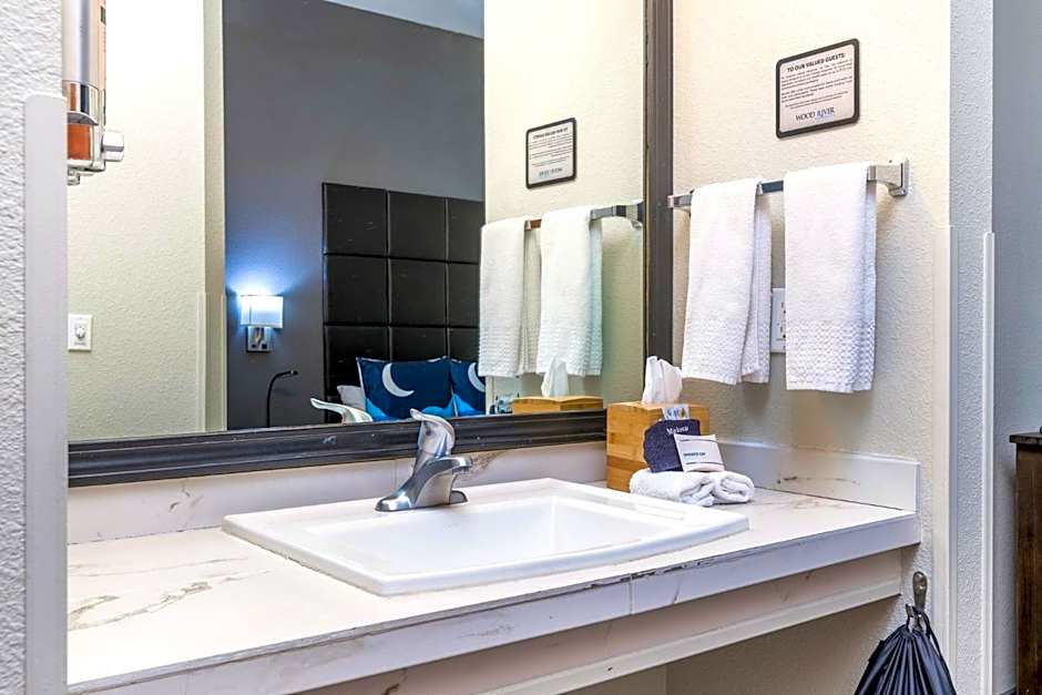 Wood River Inn & Suite