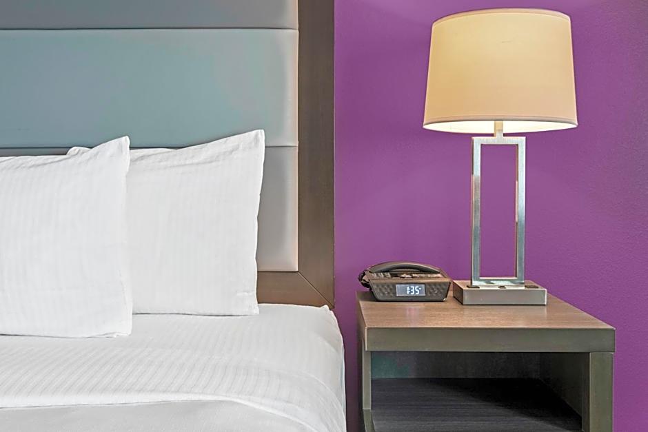 La Quinta Inn & Suites by Wyndham McAllen La Plaza Mall