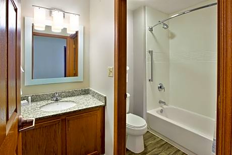Two-Bedroom Suite - Mobility and Hearing Accessible with Tub