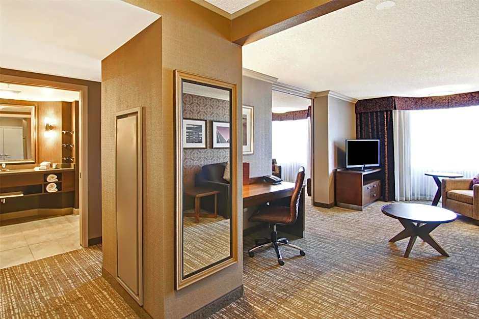 DoubleTree by Hilton West Edmonton