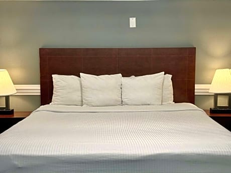 Large King Room - Non-Smoking
