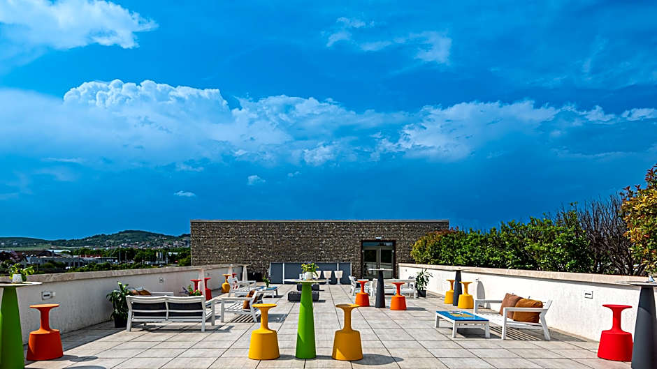 Akademia Hotel**** Balatonfured