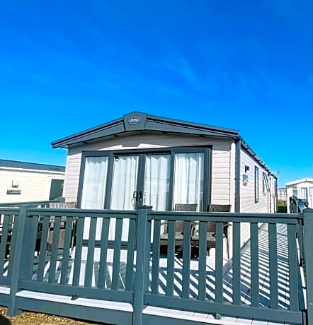 Pure-Living West Sands Sunshine and Sea View - 3 Bedroom lodge at SEAL BAY