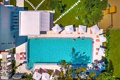 Cocoοns Suites & Villas Fourka