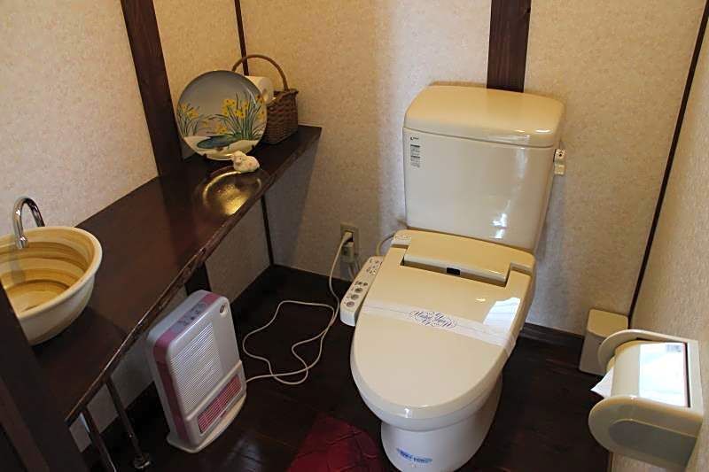 Yufuin Sanso Waremokou Hotel