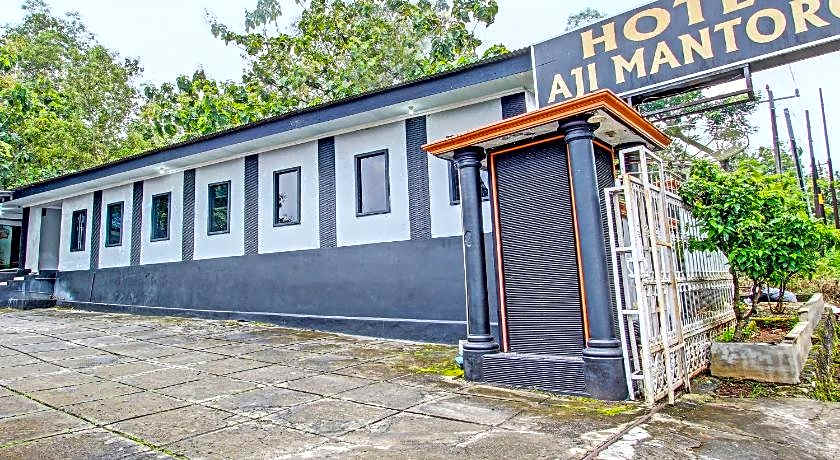 OYO 92287 Hotel Aji Mantoro