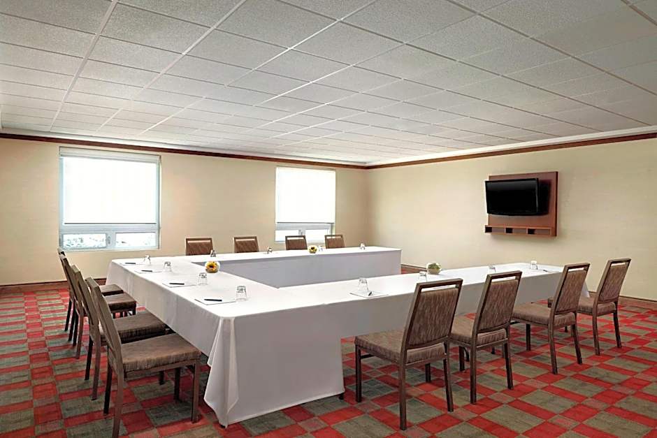 Four Points By Sheraton Calgary Airport