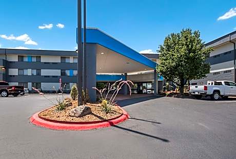 Clarion Pointe OKC Airport