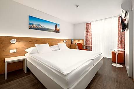 Superior Twin Room with Air Conditioning