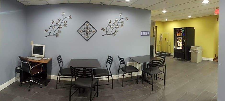 Microtel Inn & Suites By Wyndham Riverside