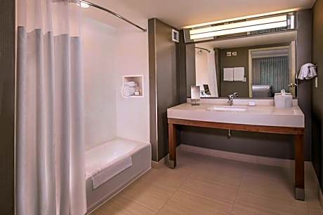 Room, 2 Queen Beds (Hearing Accessible)