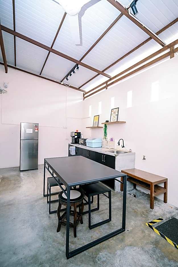 Swing & Pillows - 75 Muntri, Penang