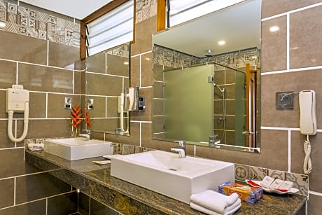 Travellers Beach Hotel & Club